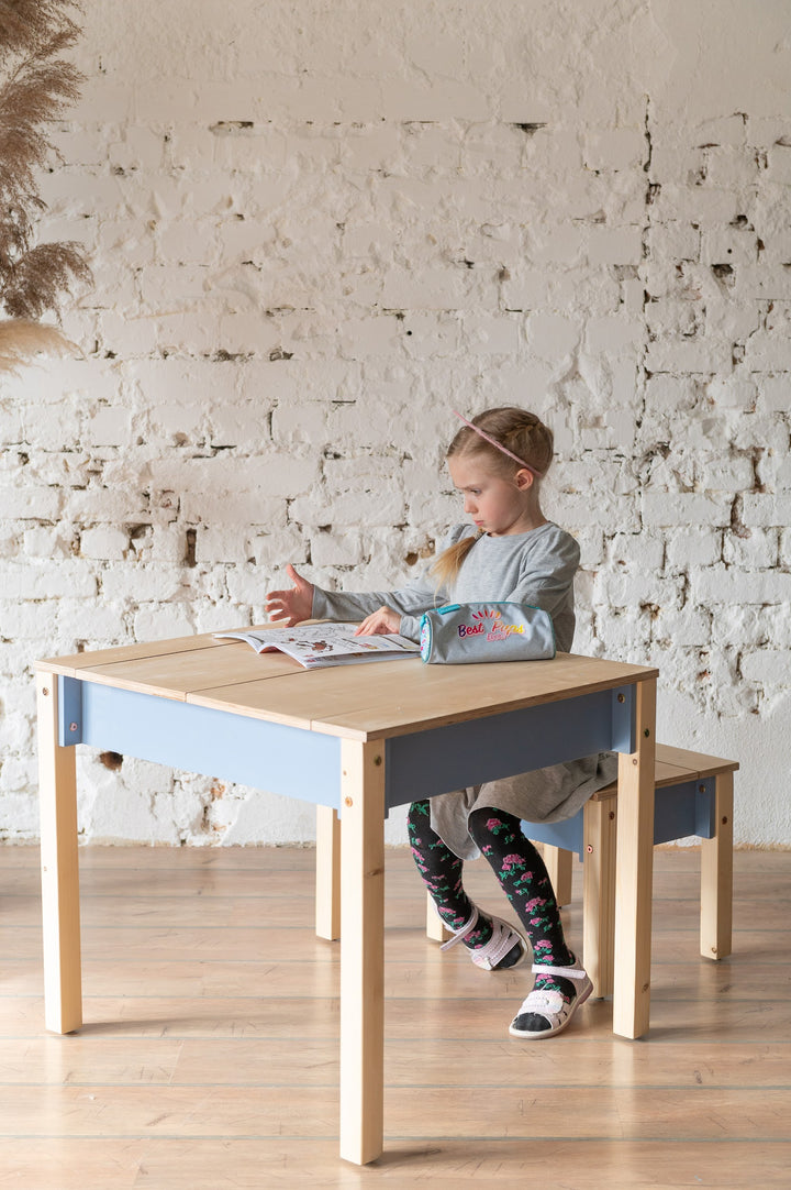 Sæt med smart opbevaringsbord og stol til barn, naturfarvet og støvet blå
