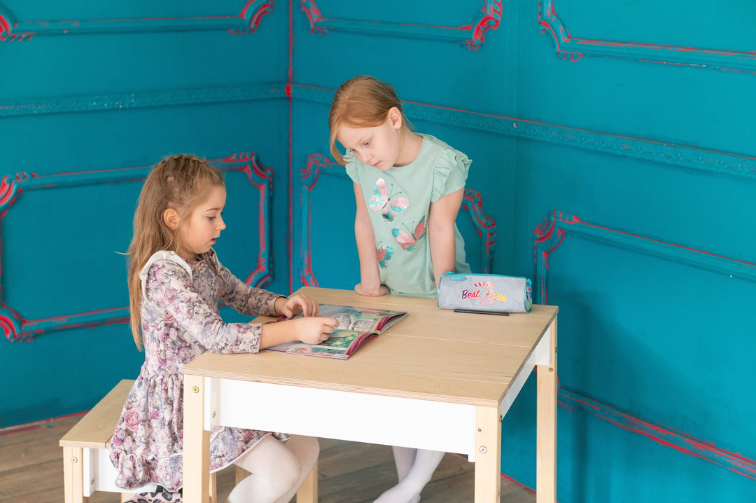 Sæt med smart opbevaringsbord og stol, hvid og naturfarvet