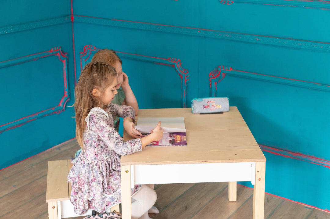 Sæt med smart opbevaringsbord og stol, hvid og naturfarvet