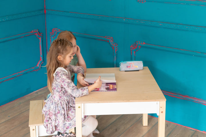 Sæt med smart opbevaringsbord og stol, hvid og naturfarvet