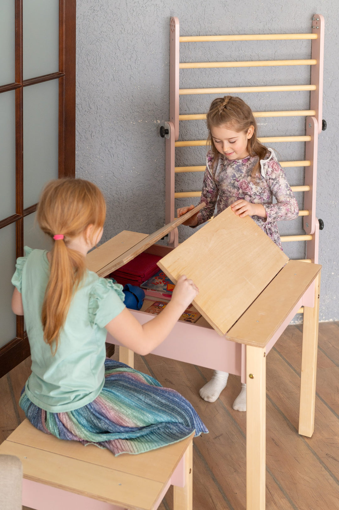 Sæt med smart opbevaringsbord og stol, pink og naturfarvet