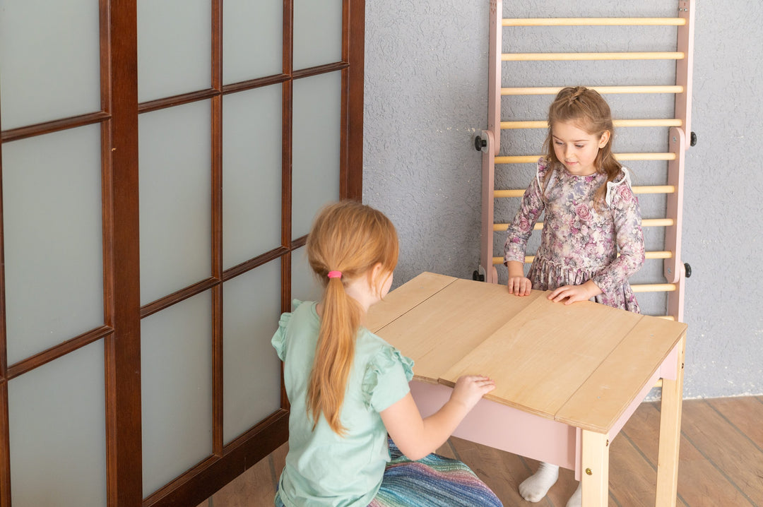 Sæt med smart opbevaringsbord og stol, pink og naturfarvet