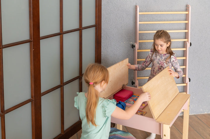 Sæt med smart opbevaringsbord og stol, pink og naturfarvet