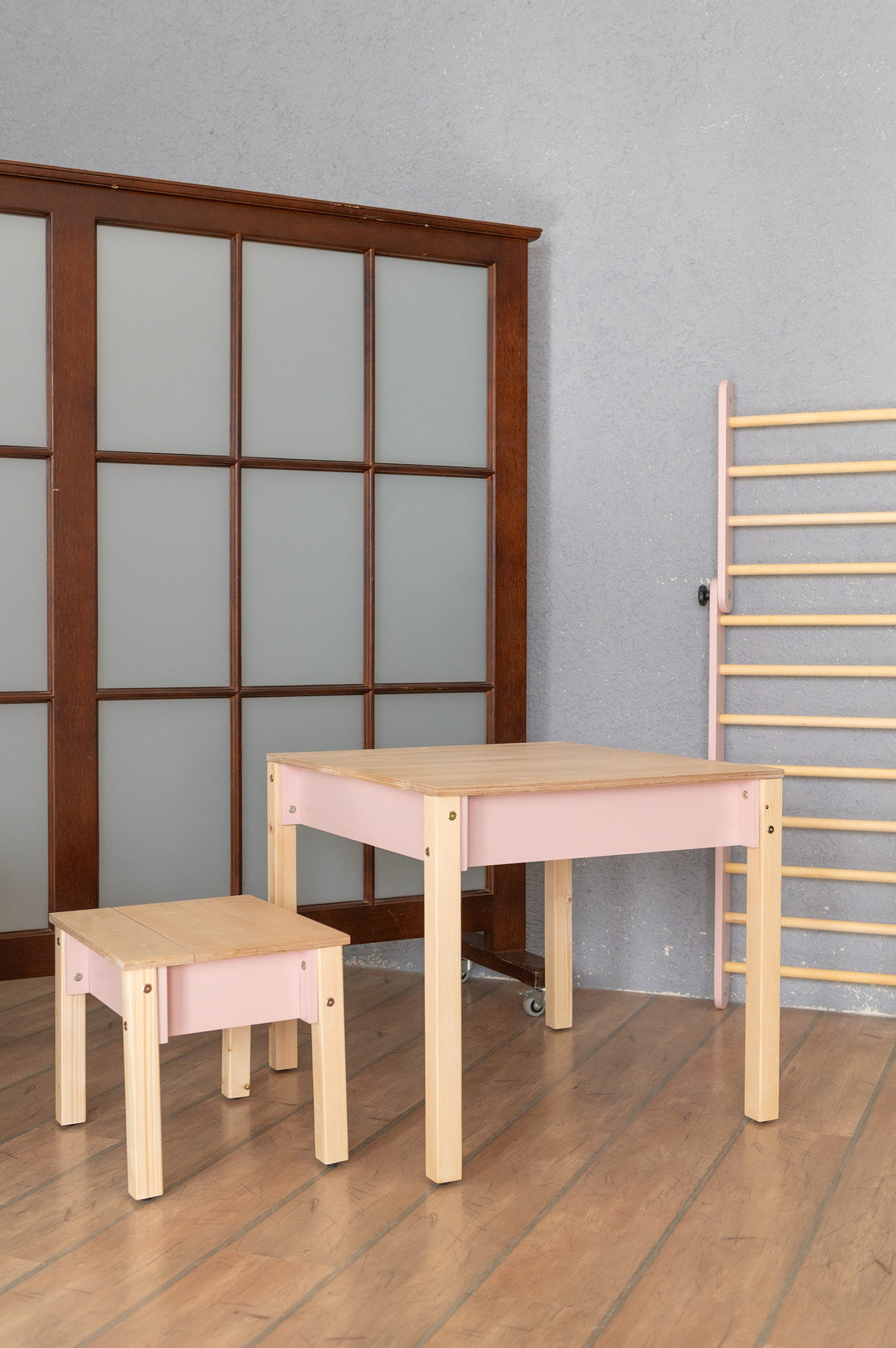 Sæt med smart opbevaringsbord og stol, pink og naturfarvet