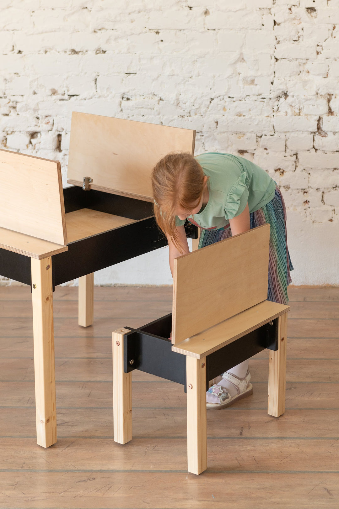 Sæt med smart opbevaringsbord og stol, sort og naturfarvet