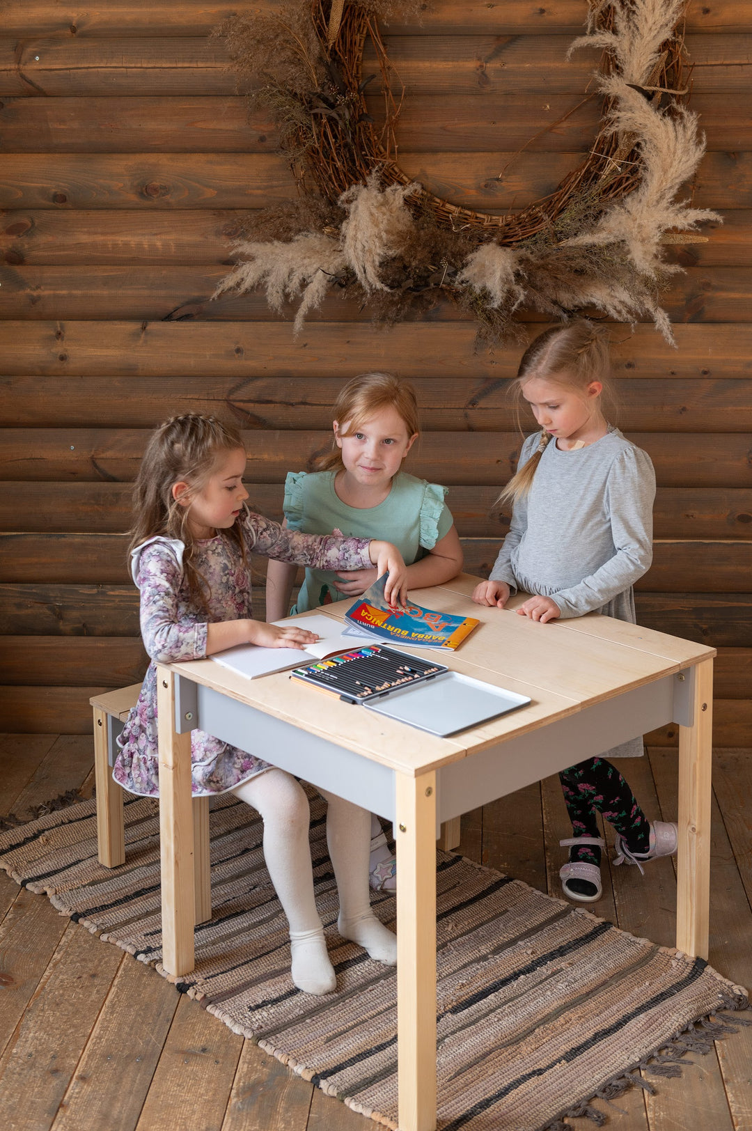 Sæt med smart opbevaringsbord og stol, grå og naturfarvet