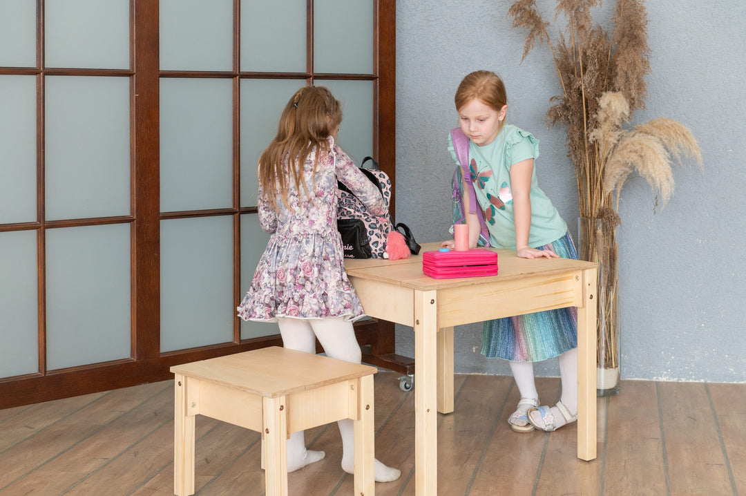 Sæt med smart opbevaringsbord og stol, naturfarvet