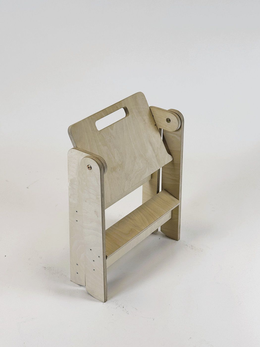 Pladsbesparende lille trappe / træskammel, naturfarvet