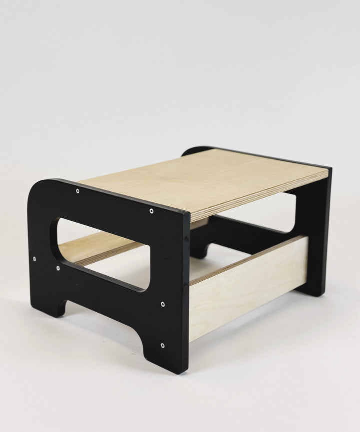 Læringstårn i træ, sort og naturfarvet