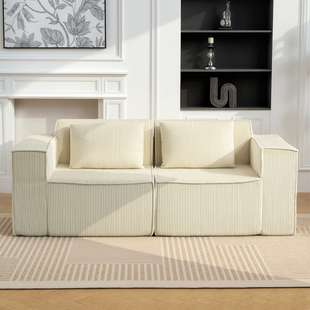 3-personers sofa, blød skumstruktur, brede armlæn, 2 hynder, betræk i fløjlsfløjl, beige
