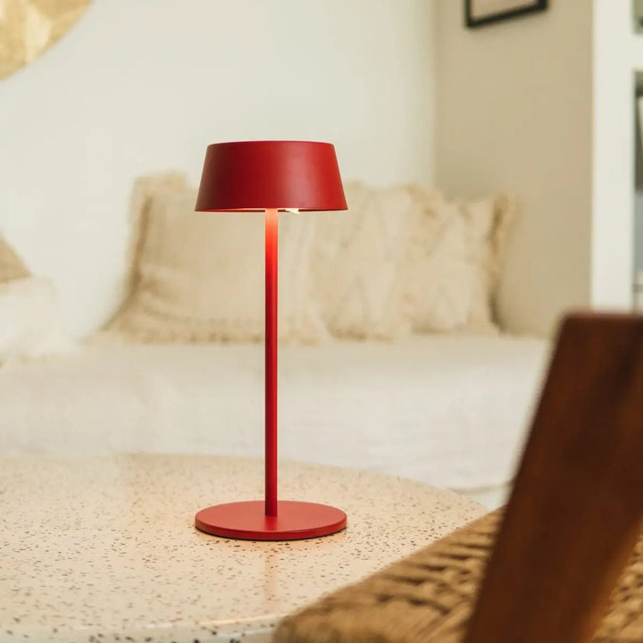 Hugo Berry Red genopladelig bordlampe