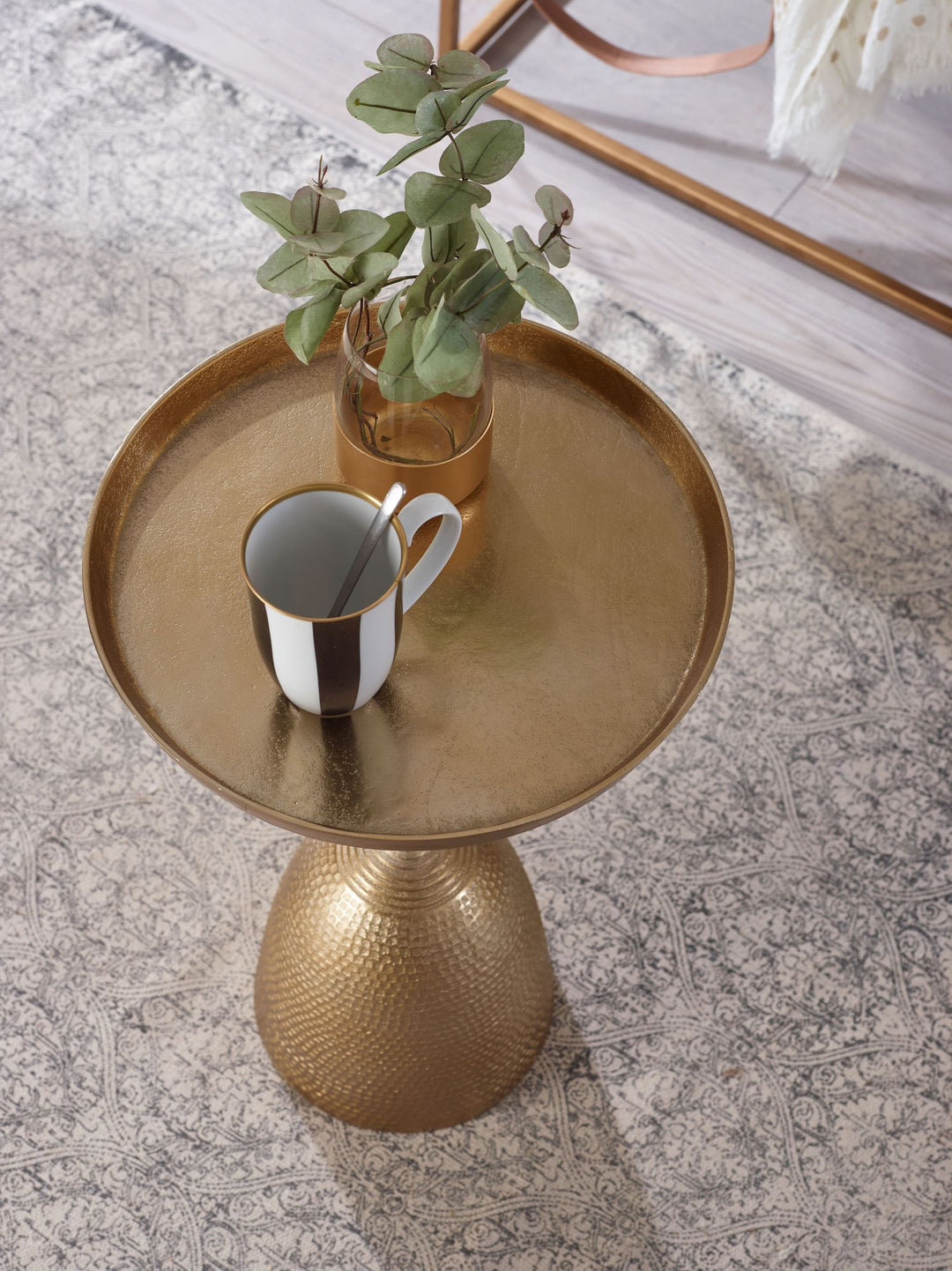 Guld sidebord 33x33x53 cm, aluminiums endebord, lille rundt metal sofabord, moderne stuebord, højt sofabord