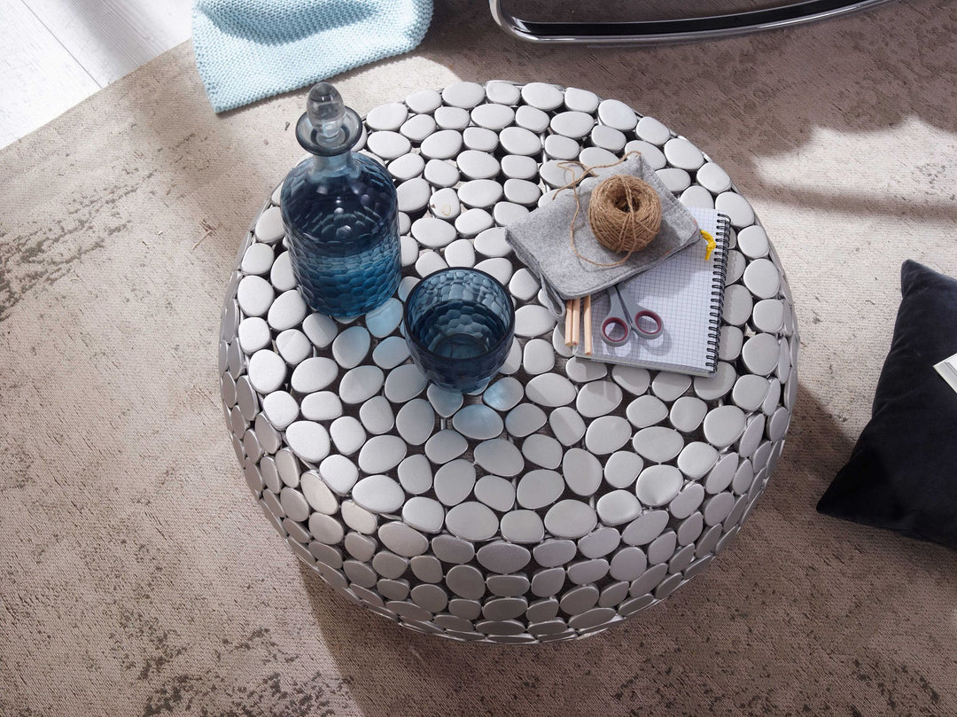 Metal sofabord, sølv, 66x66x32 cm; Aluminium sofabord; Rundt designer stuebord; Lille moderne sofabord; Sidebord/endebord til stuen