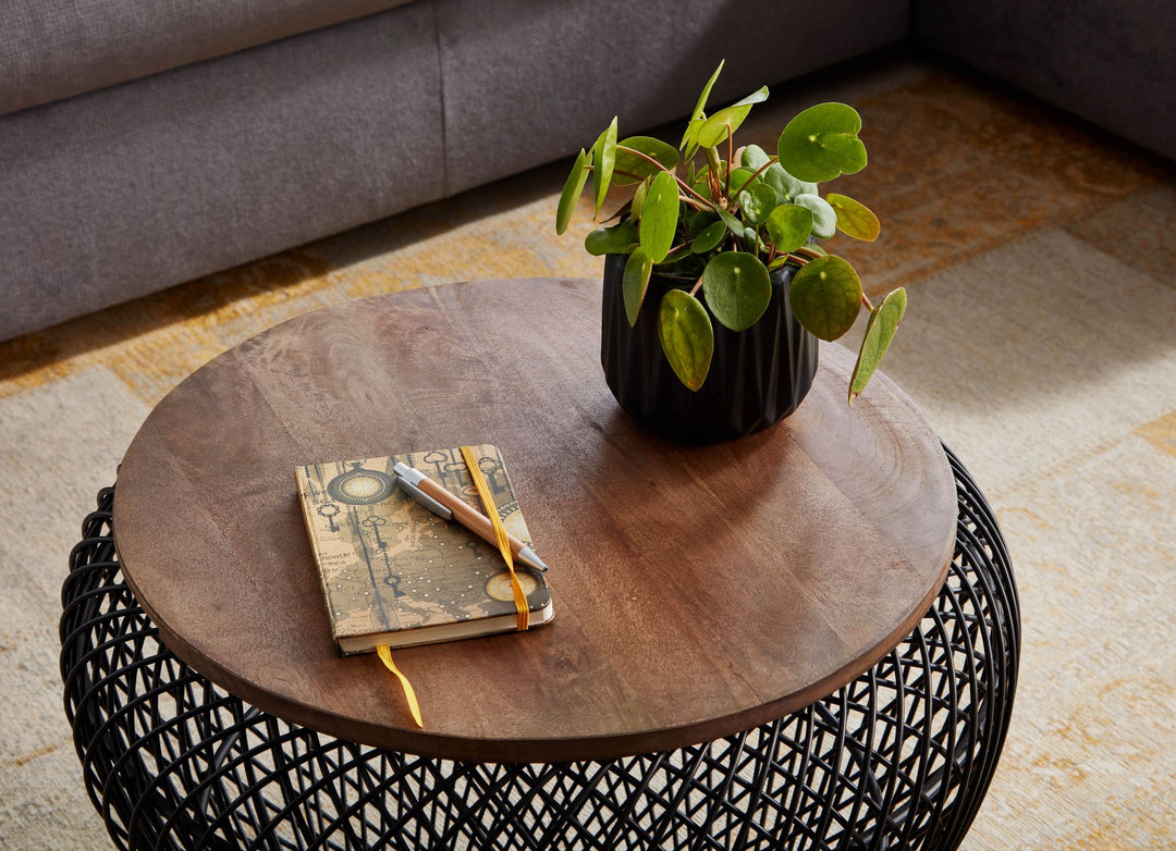 Sofabord, massivt mangotræ, metal, 60x60x45 cm, sort, rundt med opbevaring, designer stuebord, fletbord, moderne sidebord, sofabord til stuen