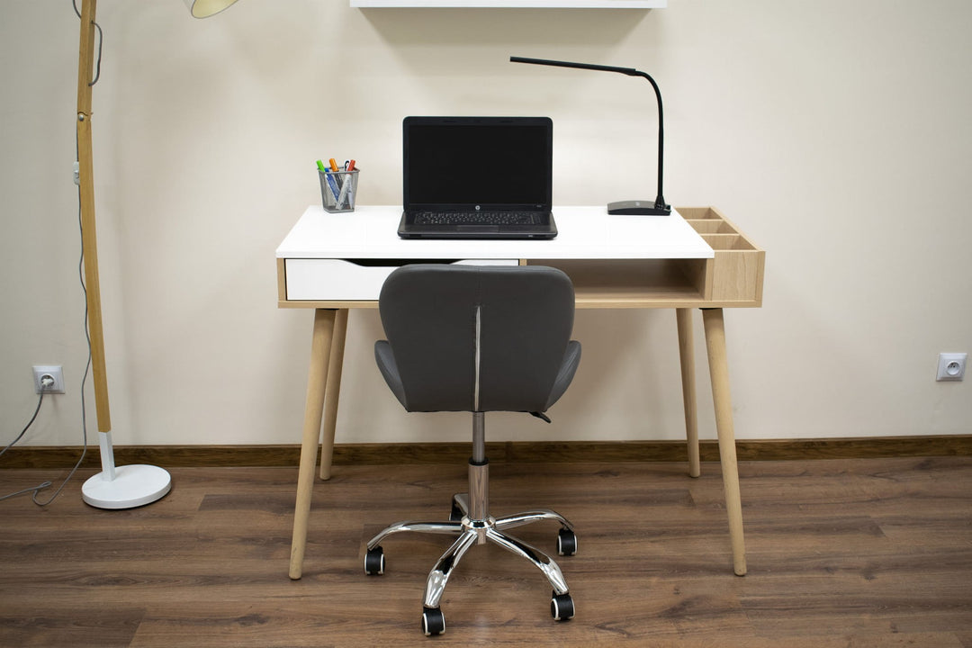OSKAR AVOLA drejestol – ergonomisk komfort i stilren grå