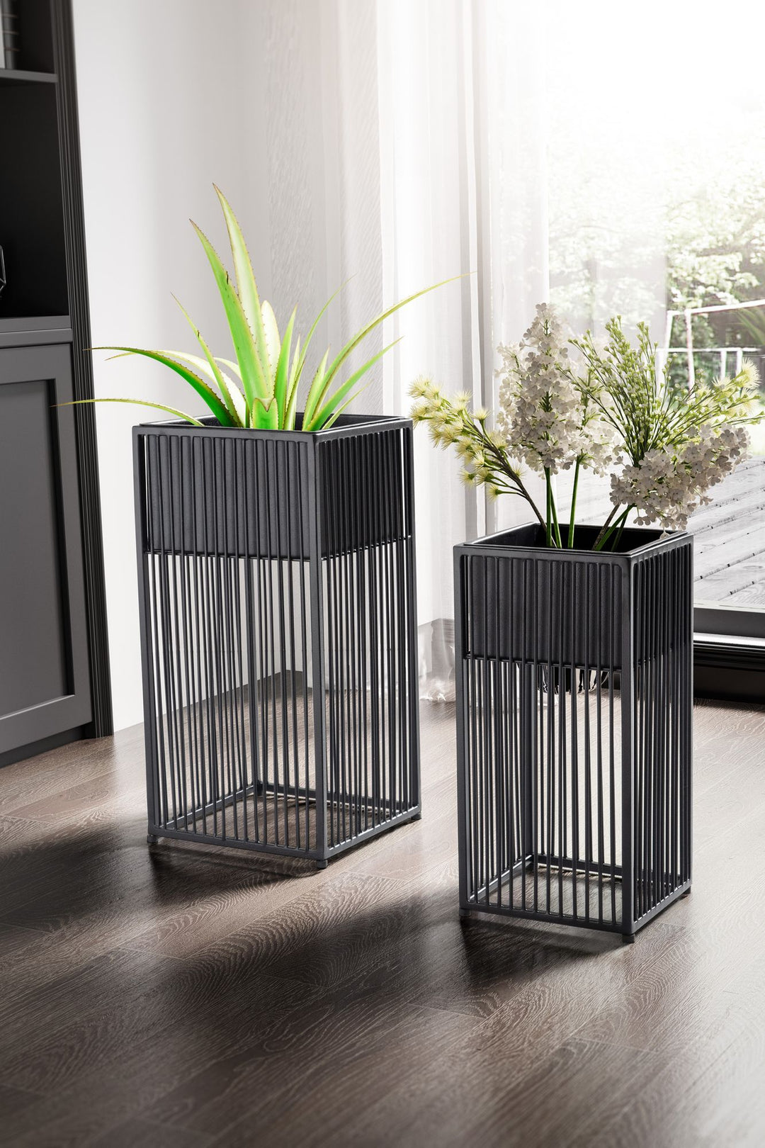 Sæt med 2 sorte metalplantekasser med ramme