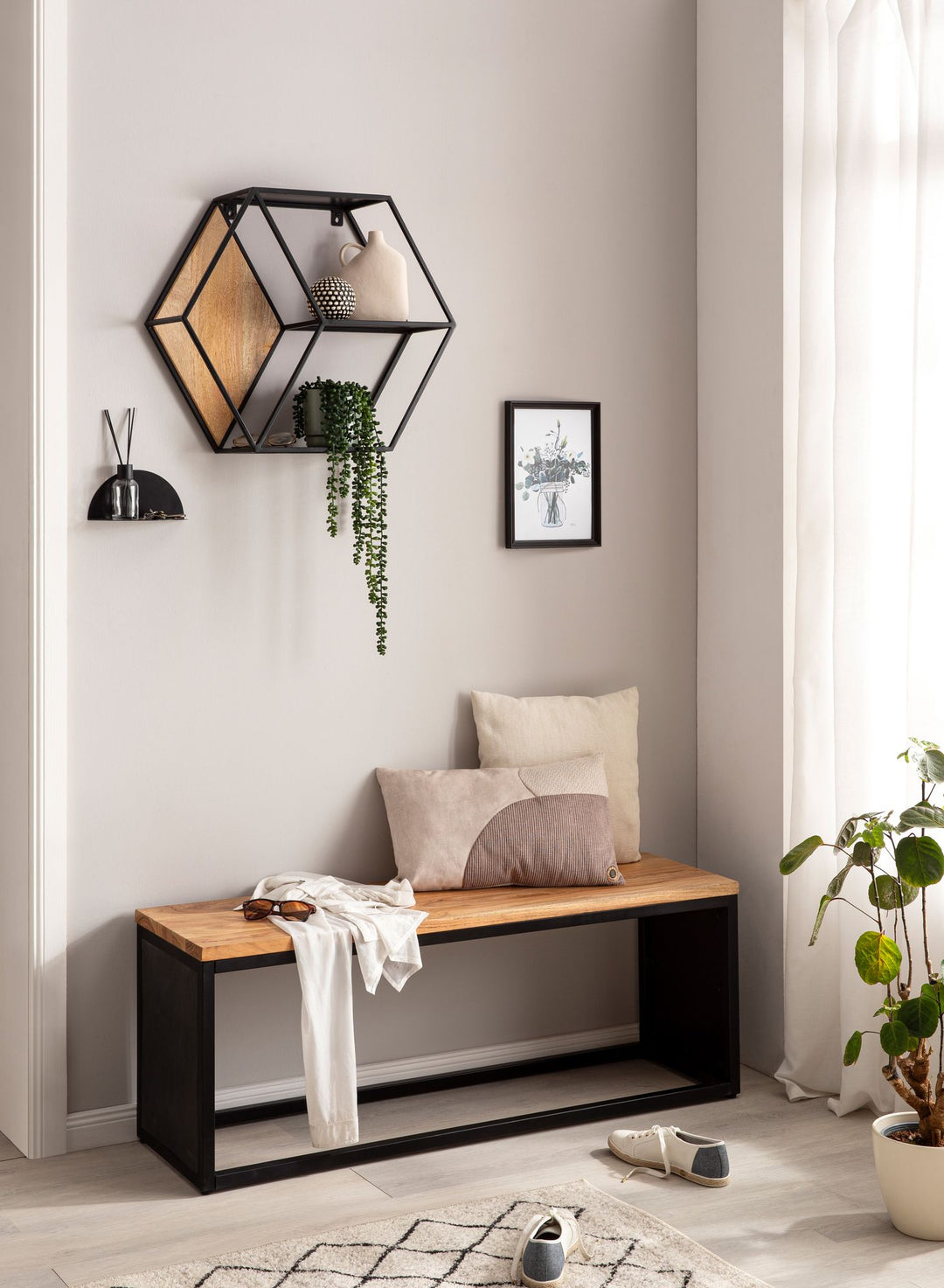 Væghylde 60x52x20 cm, massivt mangotræ/metal, industriel stil, svævende hylde med sekskantet design, dekorativ hylde med bikagemønster, væghylde med 3 hylder