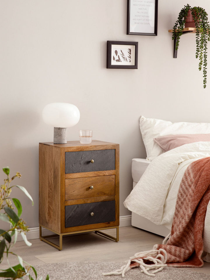 Natbord i mangotræ / stenlook 40x60x30 cm, natbord til boxmadrasseng, designer natbord brun med 3 skuffer, natbord med opbevaringsplads og metalramme