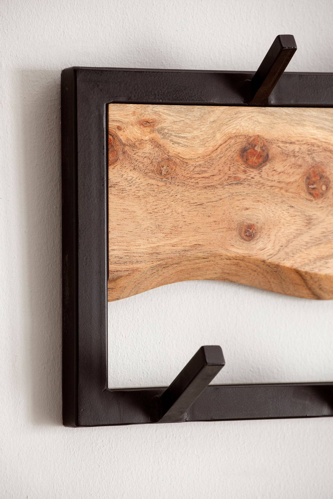 Vægmonteret knagerække af massivt akacietræ og metal, 80x20x8 cm, knageskinne til jakker, tørklæder og hatte, knagerække til gangen med bølgemønster, vægmonteret knagerække af træ