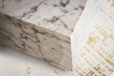 Sofabord MONOBLOC i hvid højglans med marmorlook - kvadratisk
