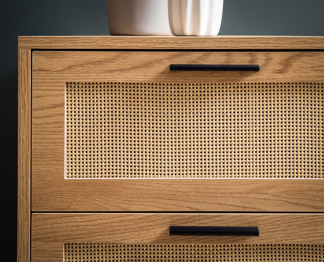 Smuk kommode i japandi-stil, rattanflet, 80x82x36 cm, naturfarvet