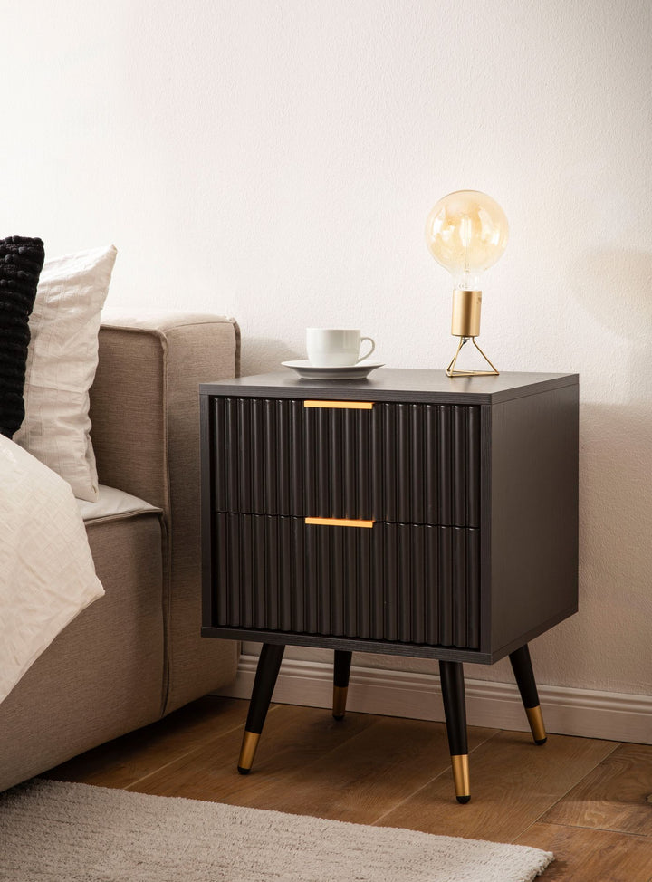 Sort sengebord med egetræsdekor, 43,5x39x56 cm, moderne natbord, sengebord til boxmadras med skuffer, natbord med opbevaringsplads