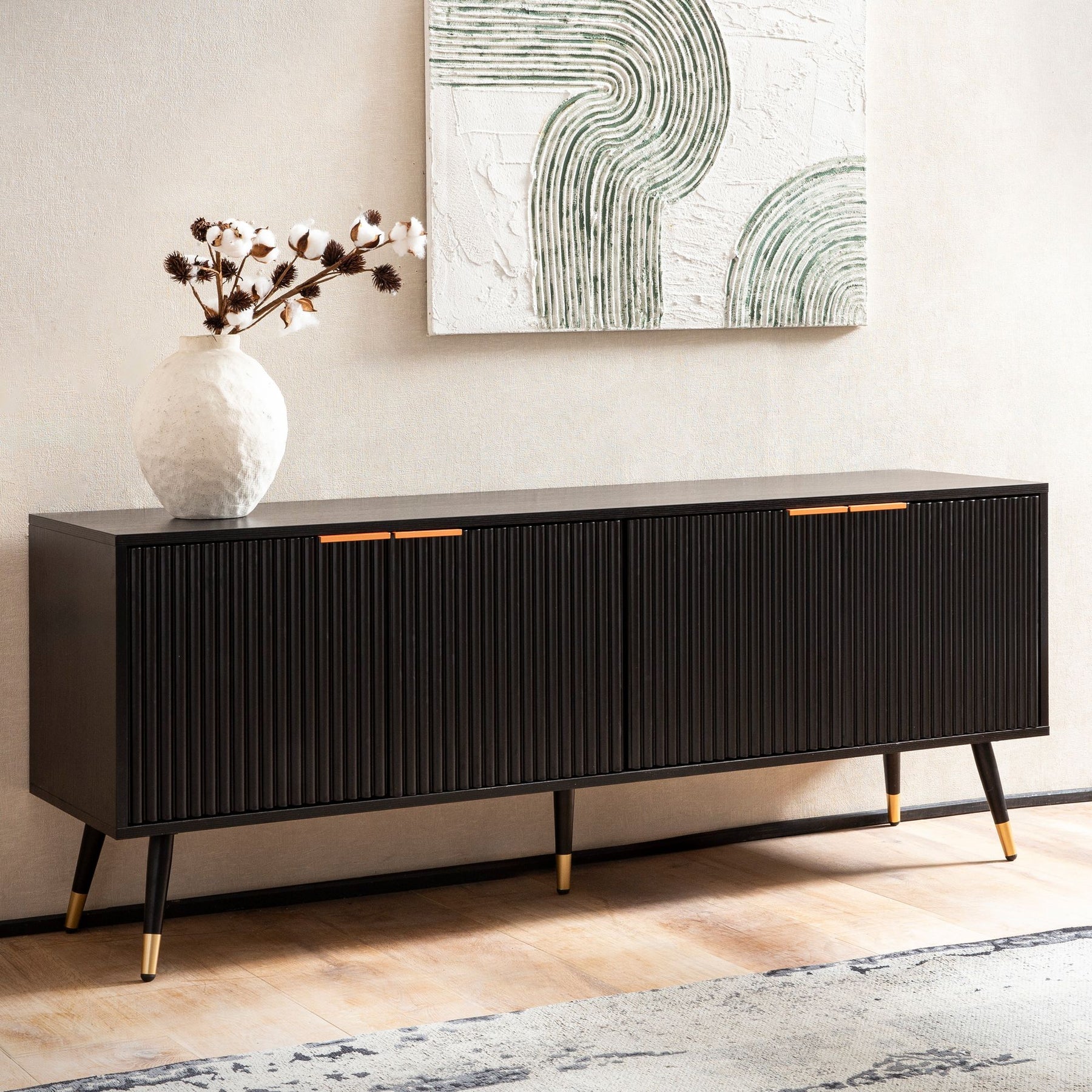 Industrielt tv bord med åben konstruktion og metalben