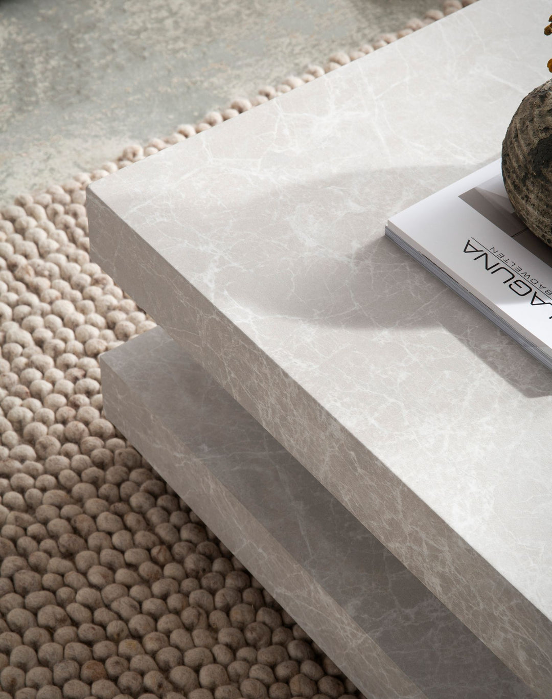 Sofabord 60x60x34 cm, sandfarvet sofabord i stenlook, moderne design stuebord med opbevaring, firkantet, beige loungebord, lille sofabord