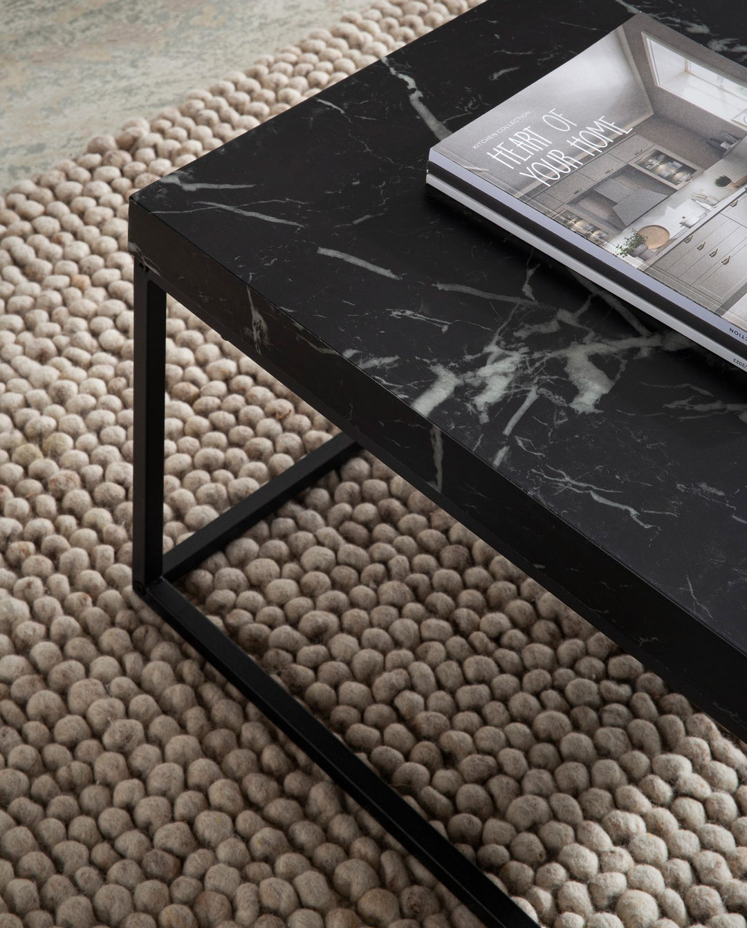Kvadratisk sofabord i sort marmorlook - 60 x 60 cm - Metalstel