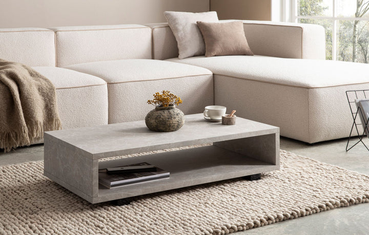 Sofabord 100x50x25 cm, sandfarvet sofabord i stenlook, moderne design, rektangulært stuebord med opbevaring, beige loungebord, enkelt, stort sofabord