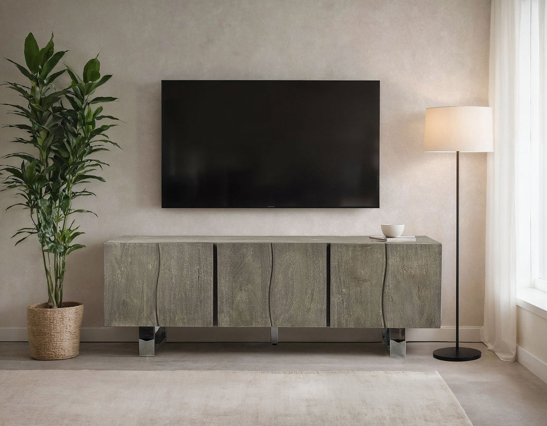 Lavskab i massivt akacietræ, røget grå, 160x56x46 cm, TV-skab med tre låger, designer TV-bord, højt TV-skab, moderne gråt TV-bord, TV-skab til stue med metalben