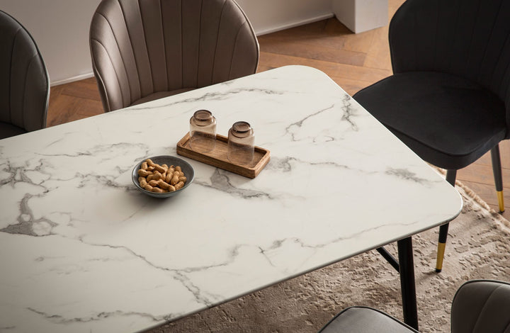 Spisebord med bordplade i hvid marmorlook - 140 x 80 cm - Metalstel