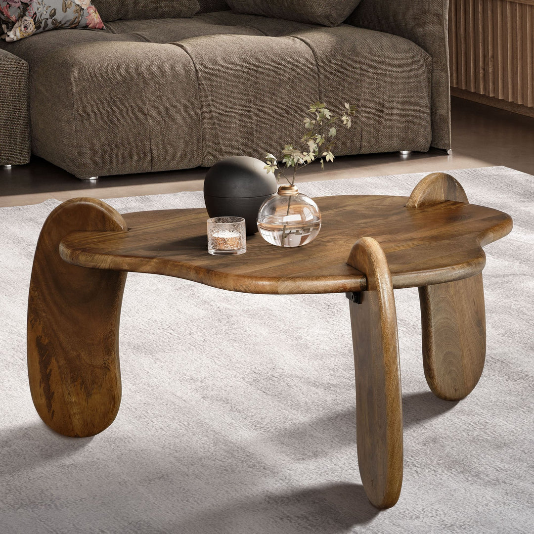Sofabord 78x78x39,5 cm, massivt mangotræ, valnøddefinish, lavt sofabord, trebenet stuebord, organisk design, moderne sofabord med naturlig træåring