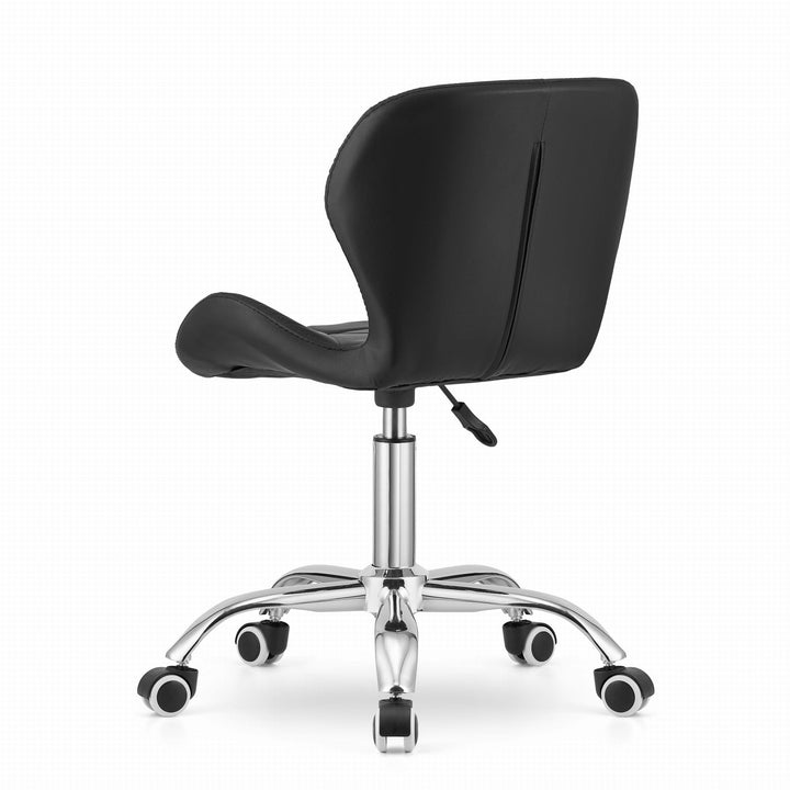OSKAR AVOLA drejestol – klassisk komfort i sort design