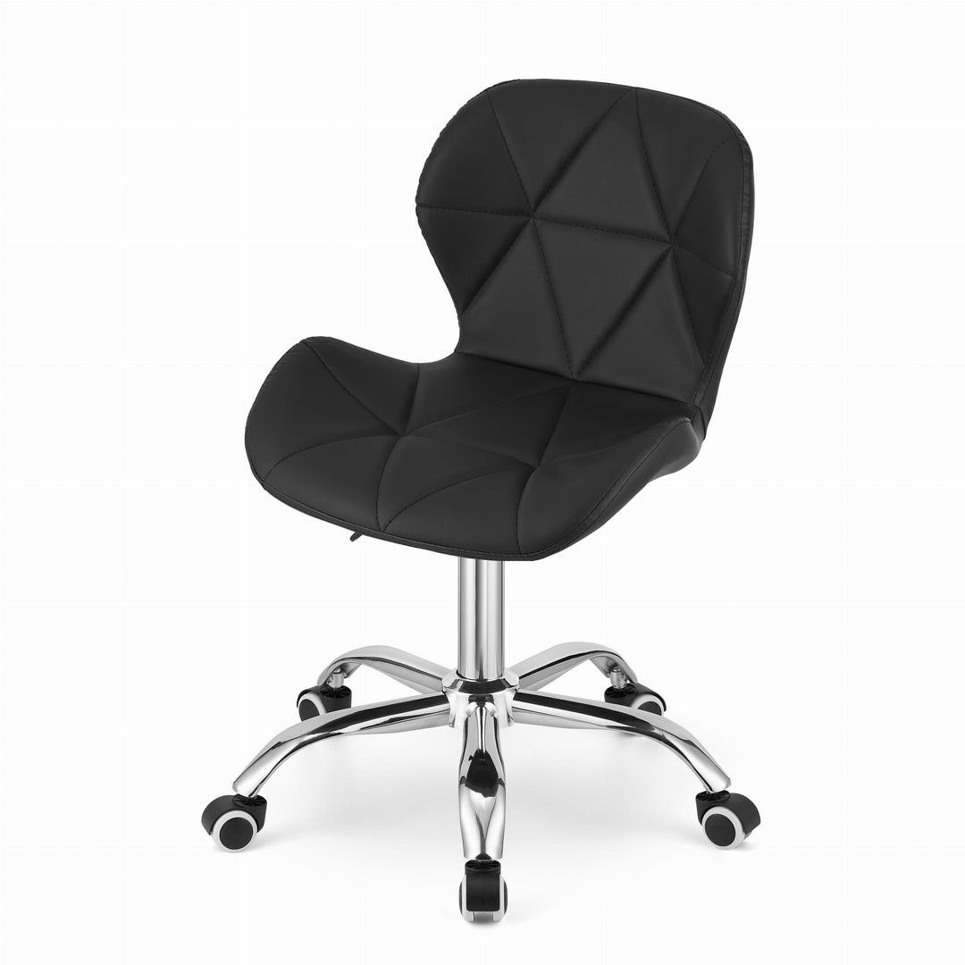 OSKAR AVOLA drejestol – klassisk komfort i sort design
