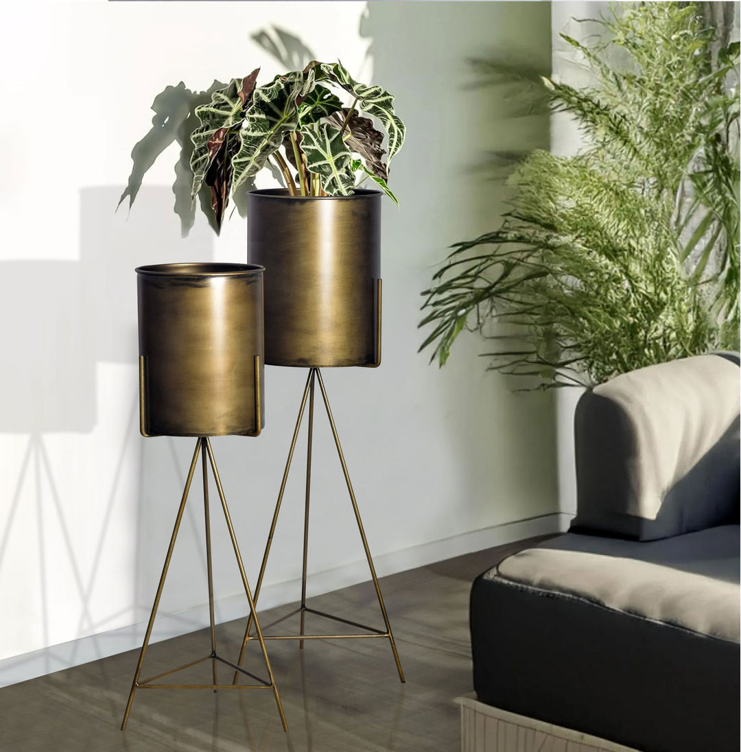 Sæt med 2 metalblomsterpotter, guldfarvede plantekasser med stativ, designerjernplantekasser, runde, høje indendørs blomsterpotter