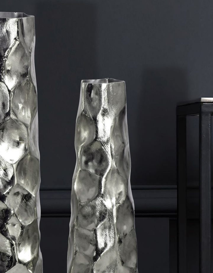 Dekorativ vase sæt med 2, aluminium sølv, moderne blomstervaser, hamret design, 2-delt sæt til blomster, aluminiums bordvase, boligindretning, metal borddekoration, håndlavet