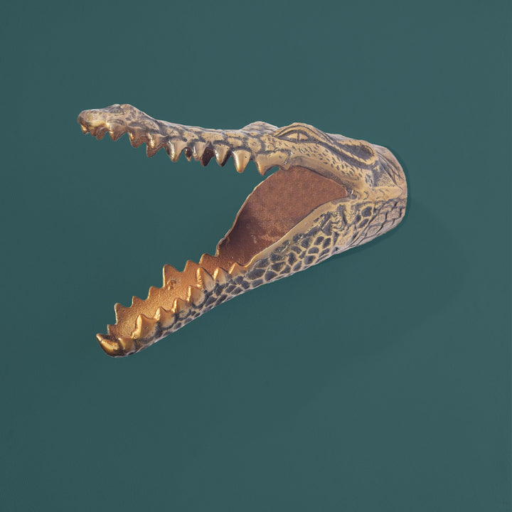 Guldkrokodille vægdekoration guldfarvet - Håndlavet krokodilleskulptur