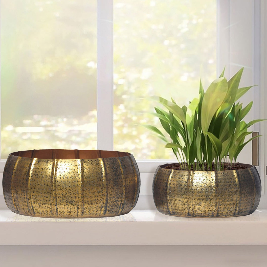 Sæt med 2 metalplantekasser, gulddesign, runde aluminiums indendørsplantekasser, 2-delt hamret blomsterpotte/skålsæt