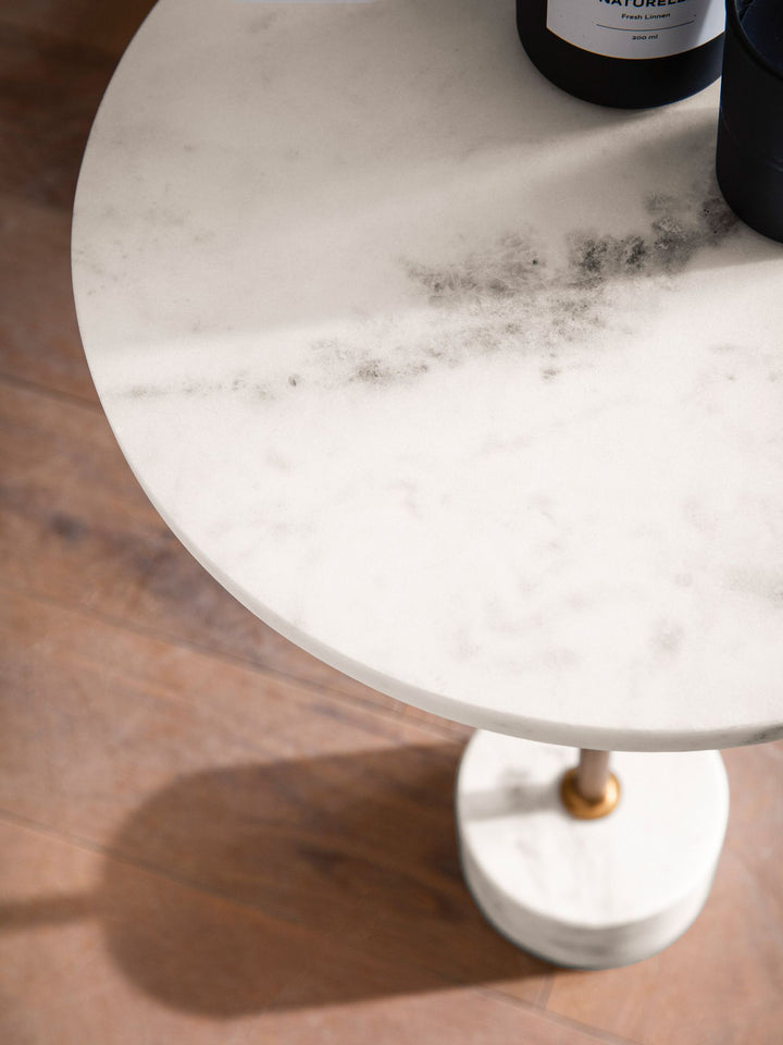 Sidebord, ægte marmor, metal, 30x30x55,5 cm, hvid og guld, lille rundt sidebord, moderne stuebord, højt marmorbord