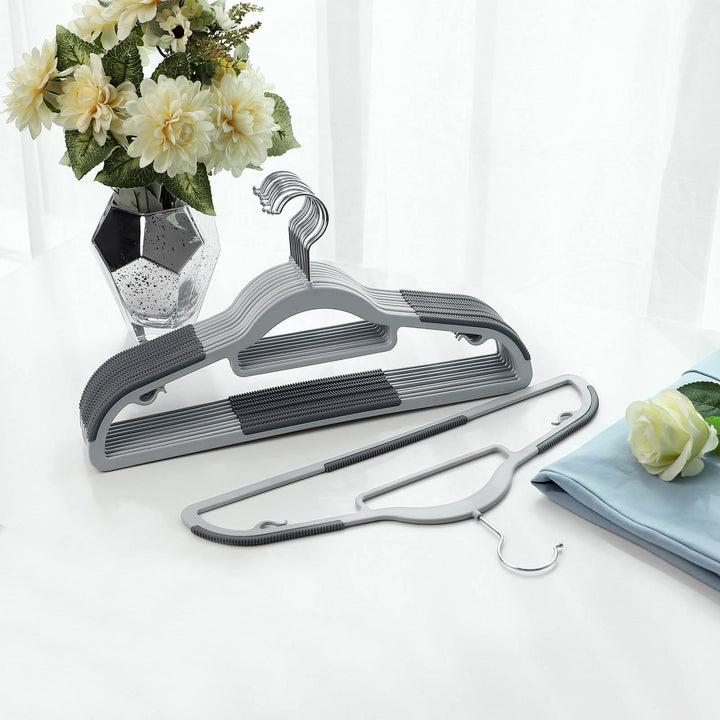 Bøjler, pakke med 50 stk., kraftige plastbøjler med skridsikkert, pladsbesparende, 360° drejelig krog, 42 cm lange, grå