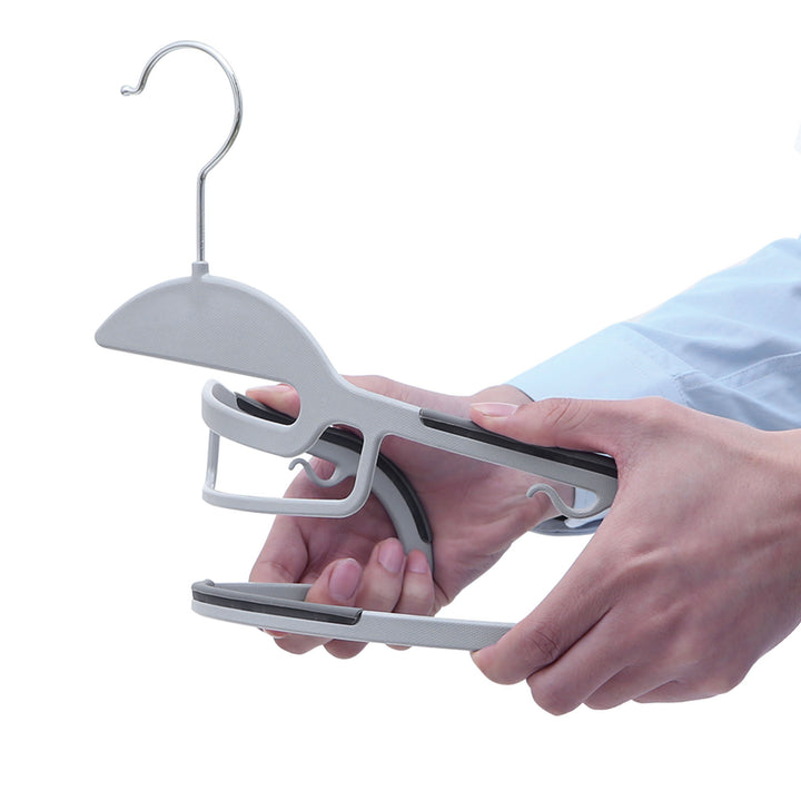 Sæt med 50 plastikbøjler, bøjler med U-formet åbning, skridsikker, pladsbesparende, 0,5 cm tyk, 41,5 cm lang, 360° drejelig krog, lys og mørkegrå