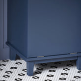 Badeværelsesskab med vasketøjskurv, 40x40x96 cm, blå