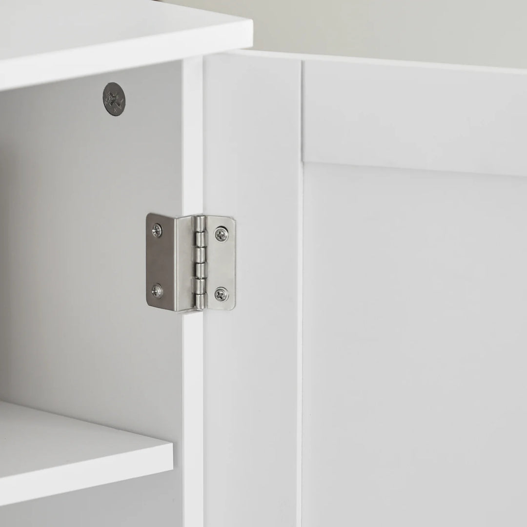 Hvidt vaskeskab med 2 hylder og låger, klassisk underskab til badeværelset