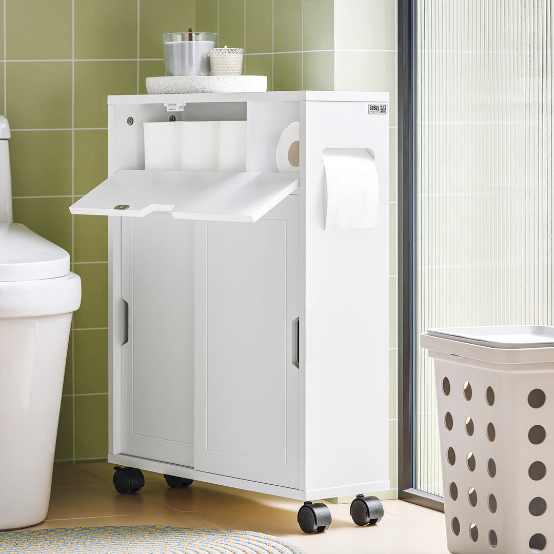 Hvidt badeværelseskabinet på hjul, ideelt til opbevaring af toiletpapir og diverse