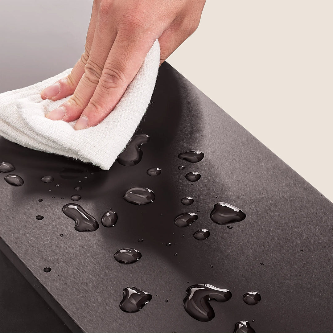 Ultra kompakt babeværelsesskab (20x20 cm) udnytter selv de mindste hjørner, 180 cm højde, brun