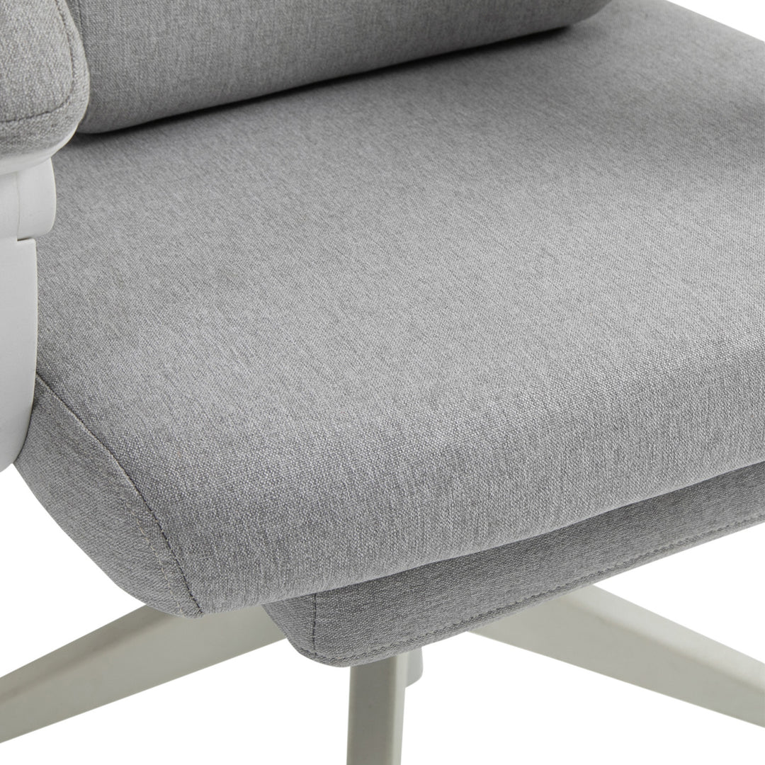 Kontorstol, ergonomisk skrivebordsstol med nakkestøtte, lændehynde, højdejusterbar gamingstol med fodstøtte, høj ryglæn, grå 62 x 68 x 117-127 cm