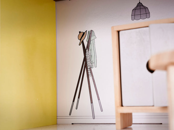 Trædukkehus + møbler 70 cm grå