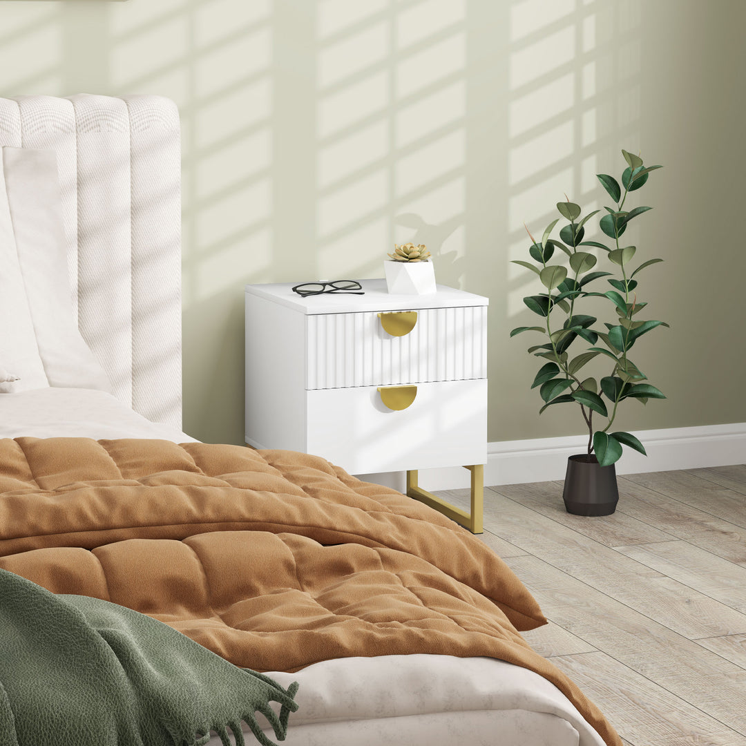 Natbord med 2 skuffer, elegante metalhåndtag i guld, 40 x 40 x 50 cm, hvid