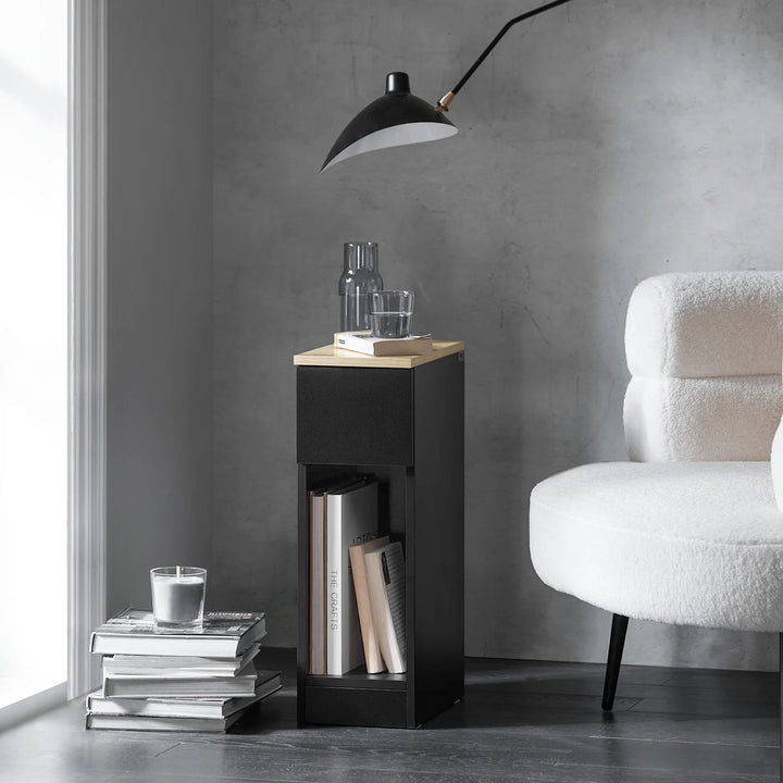 Elegant natbord i sort og naturfarve: Slankt design med masser af opbevaring (B20 x D35 x H60 cm)